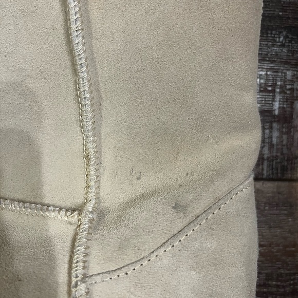 Emu Ridge tan fuzzy boots - Picture 2 of 6